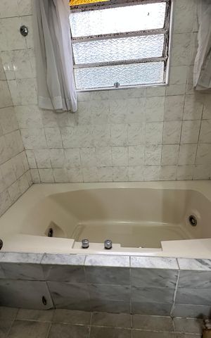 Casa de condomínio à venda com 4203m², 5 quartos e 16 vagas Casa de condomínio à venda com 4203m², 5 quartos e 16 vagasBanheiro da Suíte