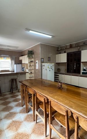 Casa de condomínio à venda com 4203m², 5 quartos e 16 vagas Casa de condomínio à venda com 4203m², 5 quartos e 16 vagasCozinha