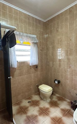 Casa de condomínio à venda com 4203m², 5 quartos e 16 vagas Casa de condomínio à venda com 4203m², 5 quartos e 16 vagasBanheiro 2