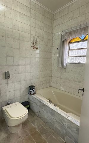 Casa de condomínio à venda com 4203m², 5 quartos e 16 vagas Casa de condomínio à venda com 4203m², 5 quartos e 16 vagasBanheiro da Suíte