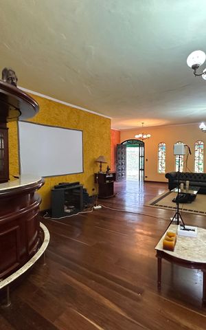 Casa de condomínio à venda com 4203m², 5 quartos e 16 vagas Casa de condomínio à venda com 4203m², 5 quartos e 16 vagasSala