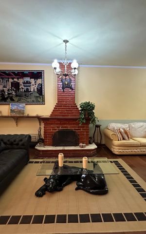 Casa de condomínio à venda com 4203m², 5 quartos e 16 vagas Casa de condomínio à venda com 4203m², 5 quartos e 16 vagasSala