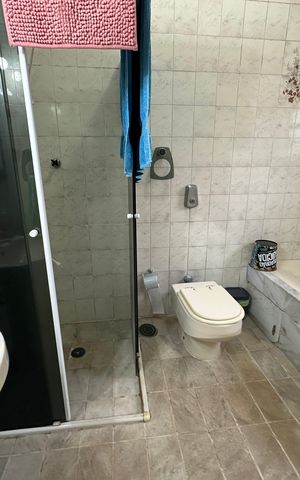 Casa de condomínio à venda com 4203m², 5 quartos e 16 vagas Casa de condomínio à venda com 4203m², 5 quartos e 16 vagasBanheiro da Suíte