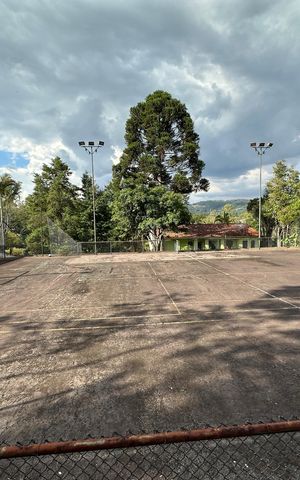 Casa de condomínio à venda com 4203m², 5 quartos e 16 vagas Casa de condomínio à venda com 4203m², 5 quartos e 16 vagasQuadra Esportiva