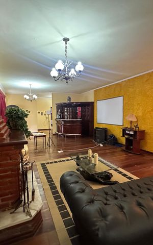 Casa de condomínio à venda com 4203m², 5 quartos e 16 vagas Casa de condomínio à venda com 4203m², 5 quartos e 16 vagasSala
