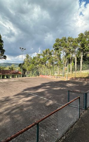 Casa de condomínio à venda com 4203m², 5 quartos e 16 vagas Casa de condomínio à venda com 4203m², 5 quartos e 16 vagasQuadra Esportiva