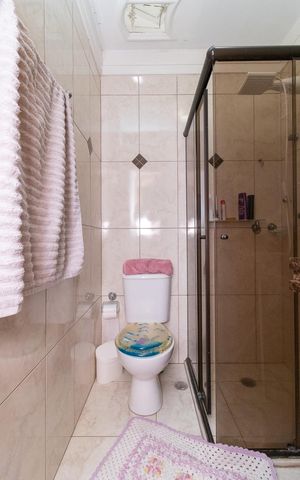 Casa de condomínio à venda com 100m², 3 quartos e 2 vagas Casa de condomínio à venda com 100m², 3 quartos e 2 vagasBanheiro 2