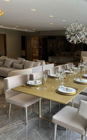 Apartamento à venda com 234m², 4 quartos e 3 vagas Apartamento à venda com 234m², 4 quartos e 3 vagasSala de jantar