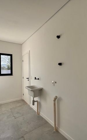 Apartamento à venda com 255m², 3 quartos e 2 vagas Apartamento à venda com 255m², 3 quartos e 2 vagasÁrea de Serviço