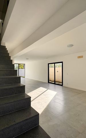 Apartamento à venda com 255m², 3 quartos e 2 vagas Apartamento à venda com 255m², 3 quartos e 2 vagasSala