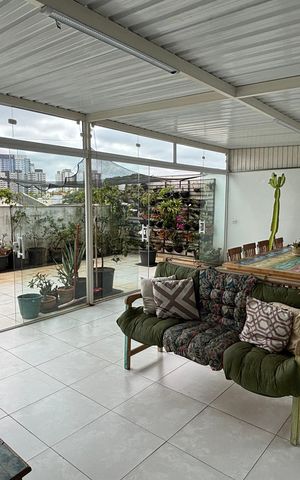 Apartamento à venda com 220m², 3 quartos e 2 vagas Apartamento à venda com 220m², 3 quartos e 2 vagasCobertura