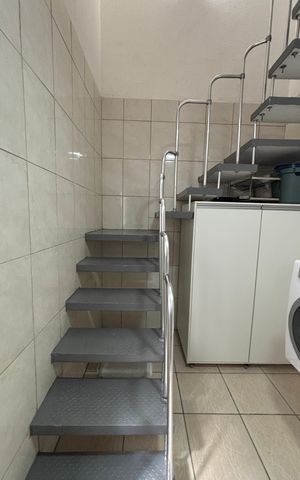 Apartamento à venda com 220m², 3 quartos e 2 vagas Apartamento à venda com 220m², 3 quartos e 2 vagasÁrea de Serviço