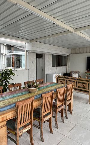 Apartamento à venda com 220m², 3 quartos e 2 vagas Apartamento à venda com 220m², 3 quartos e 2 vagasCobertura
