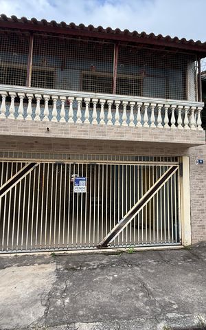 Casa à venda com 264m², 5 quartos e 3 vagas Casa à venda com 264m², 5 quartos e 3 vagasPlaca