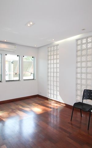 Casa à venda com 144m², 3 quartos e 3 vagas Casa à venda com 144m², 3 quartos e 3 vagasSala