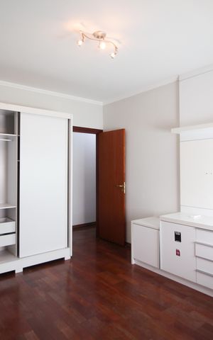 Casa à venda com 144m², 3 quartos e 3 vagas Casa à venda com 144m², 3 quartos e 3 vagasQuarto