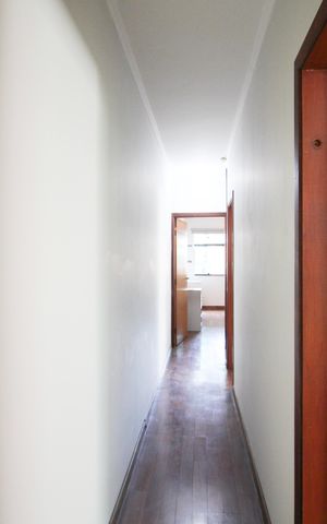 Casa à venda com 144m², 3 quartos e 3 vagas Casa à venda com 144m², 3 quartos e 3 vagasCorredor