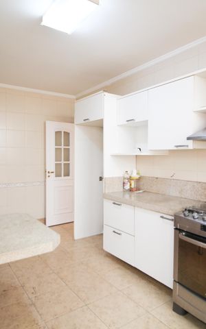Casa à venda com 144m², 3 quartos e 3 vagas Casa à venda com 144m², 3 quartos e 3 vagasCozinha