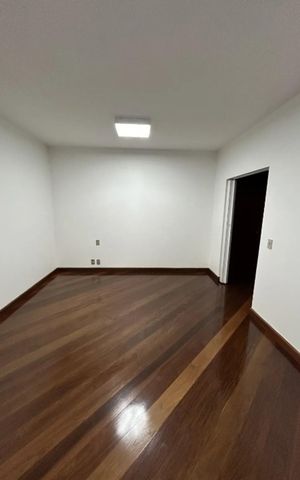 Casa para alugar com 379m², 5 quartos e 3 vagas