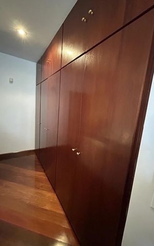 Casa para alugar com 379m², 5 quartos e 3 vagas