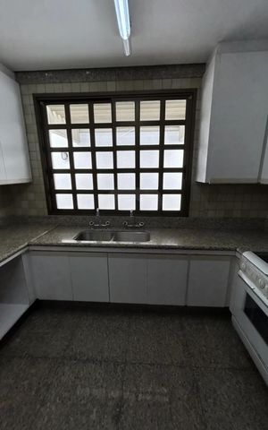 Casa para alugar com 379m², 5 quartos e 3 vagas Casa para alugar com 379m², 5 quartos e 3 vagasCozinha