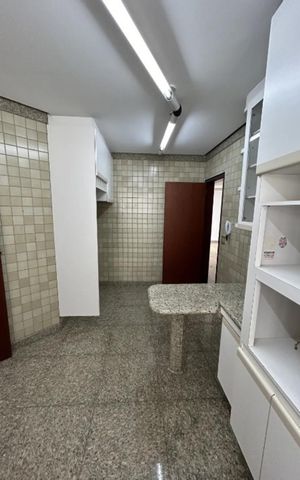 Casa para alugar com 379m², 5 quartos e 3 vagas Casa para alugar com 379m², 5 quartos e 3 vagasCozinha