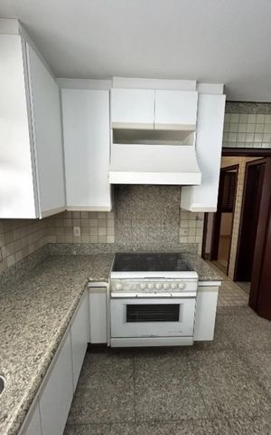 Casa para alugar com 379m², 5 quartos e 3 vagas Casa para alugar com 379m², 5 quartos e 3 vagasCozinha
