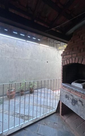 Casa à venda com 160m², 5 quartos e 2 vagas Casa à venda com 160m², 5 quartos e 2 vagasÁrea de serviço-churrasqueira