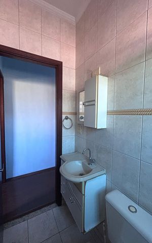 Casa à venda com 160m², 5 quartos e 2 vagas Casa à venda com 160m², 5 quartos e 2 vagasBanheiro social