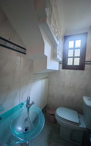 Casa à venda com 160m², 5 quartos e 2 vagas Casa à venda com 160m², 5 quartos e 2 vagasLavabo