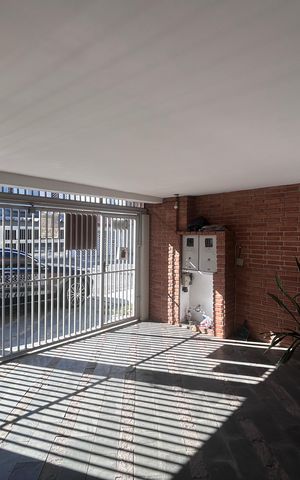 Casa à venda com 160m², 5 quartos e 2 vagas Casa à venda com 160m², 5 quartos e 2 vagasGaragem