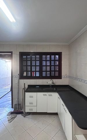 Casa à venda com 160m², 5 quartos e 2 vagas Casa à venda com 160m², 5 quartos e 2 vagasCozinha