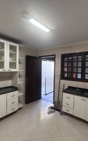 Casa à venda com 160m², 5 quartos e 2 vagas Casa à venda com 160m², 5 quartos e 2 vagasCozinha