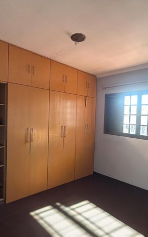 Casa à venda com 160m², 5 quartos e 2 vagas Casa à venda com 160m², 5 quartos e 2 vagasQuarto - suite