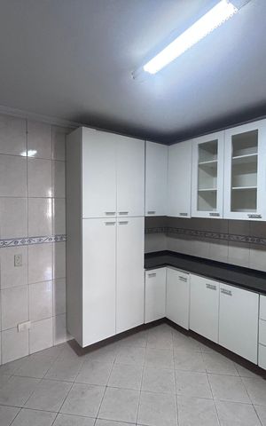 Casa à venda com 160m², 5 quartos e 2 vagas Casa à venda com 160m², 5 quartos e 2 vagasCozinha