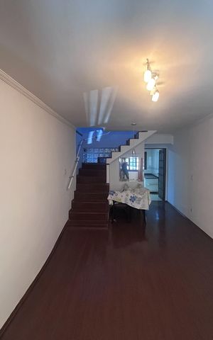 Casa à venda com 160m², 5 quartos e 2 vagas Casa à venda com 160m², 5 quartos e 2 vagasSala