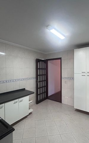 Casa à venda com 160m², 5 quartos e 2 vagas Casa à venda com 160m², 5 quartos e 2 vagasCozinha