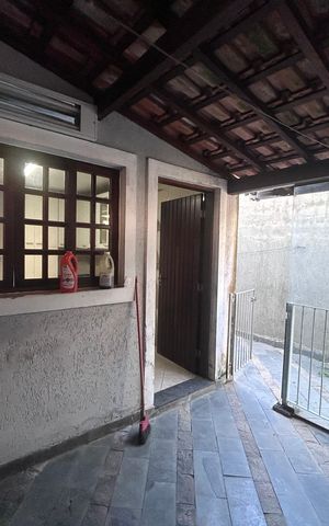 Casa à venda com 160m², 5 quartos e 2 vagas Casa à venda com 160m², 5 quartos e 2 vagasÁrea de serviço-churrasqueira
