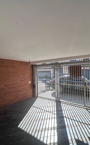 Casa à venda com 160m², 5 quartos e 2 vagas Casa à venda com 160m², 5 quartos e 2 vagasGaragem