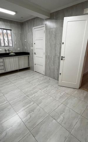 Casa para alugar com 236m², 3 quartos e 3 vagas