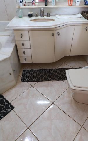Apartamento para alugar com 133m², 3 quartos e 2 vagasBanheiro suite 