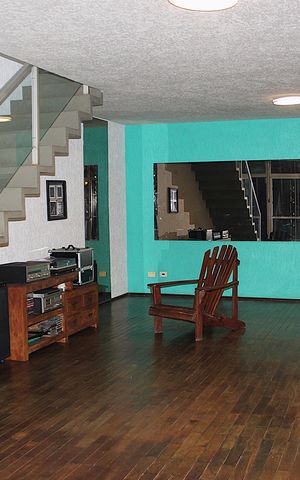 Casa à venda com 342m², 3 quartos e 2 vagasSalão 