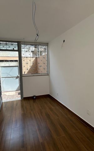 Casa para alugar com 90m², 2 quartos e sem vagaSala