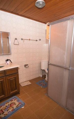 Casa à venda com 281m², 3 quartos e 2 vagas Casa à venda com 281m², 3 quartos e 2 vagasBanheiro