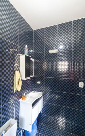 Casa à venda com 130m², 4 quartos e 7 vagas Casa à venda com 130m², 4 quartos e 7 vagasBanheiro da Suíte