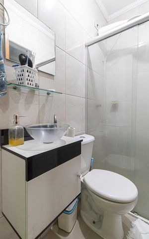 Casa à venda com 100m², 3 quartos e 2 vagas Casa à venda com 100m², 3 quartos e 2 vagasBanheiro