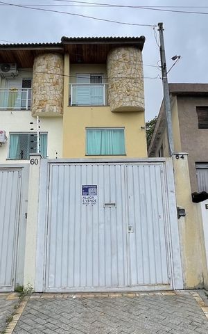 Casa à venda com 100m², 3 quartos e 2 vagas Casa à venda com 100m², 3 quartos e 2 vagasFachada+Placa