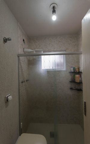 Casa à venda com 200m², 3 quartos e 2 vagas Casa à venda com 200m², 3 quartos e 2 vagasBanheiro 2