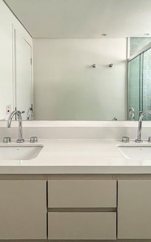 Apartamento à venda com 141m², 3 quartos e 1 vaga Apartamento à venda com 141m², 3 quartos e 1 vagaBanheiro da Suíte