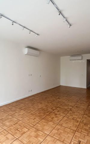 Apartamento à venda com 141m², 3 quartos e 1 vaga Apartamento à venda com 141m², 3 quartos e 1 vagaSala